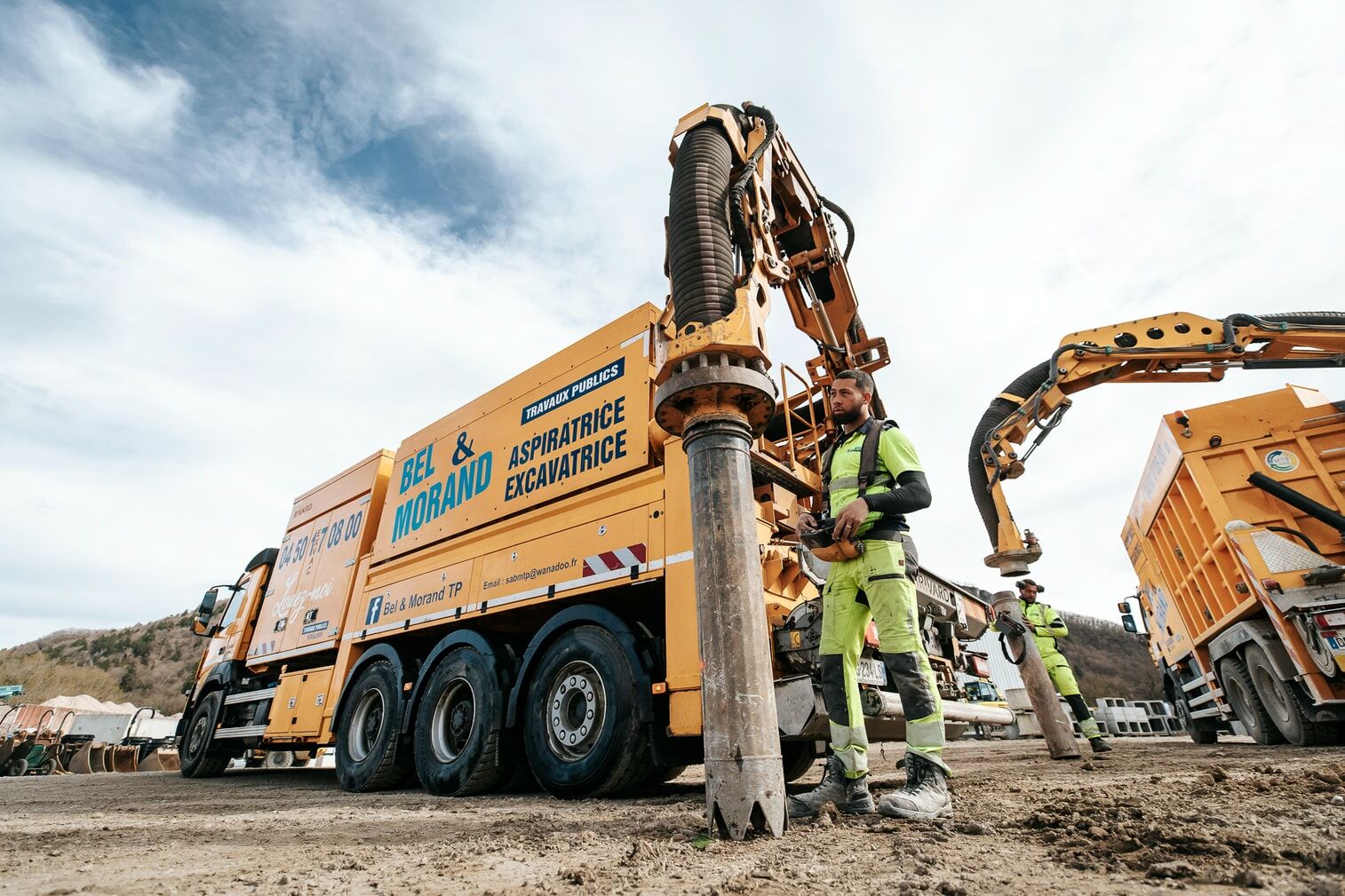 Excavatrice aspiratrice en intervention