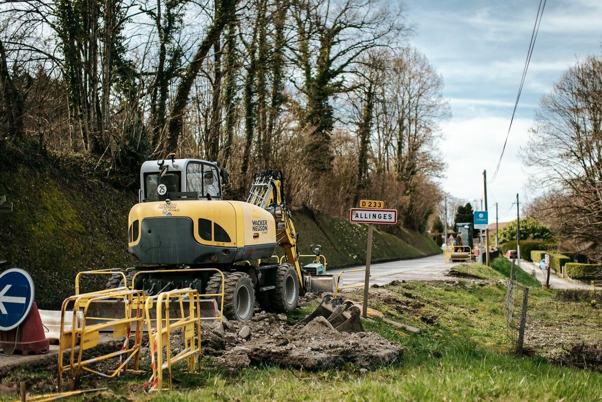 Excavatrice aspiratrice en intervention urbaine